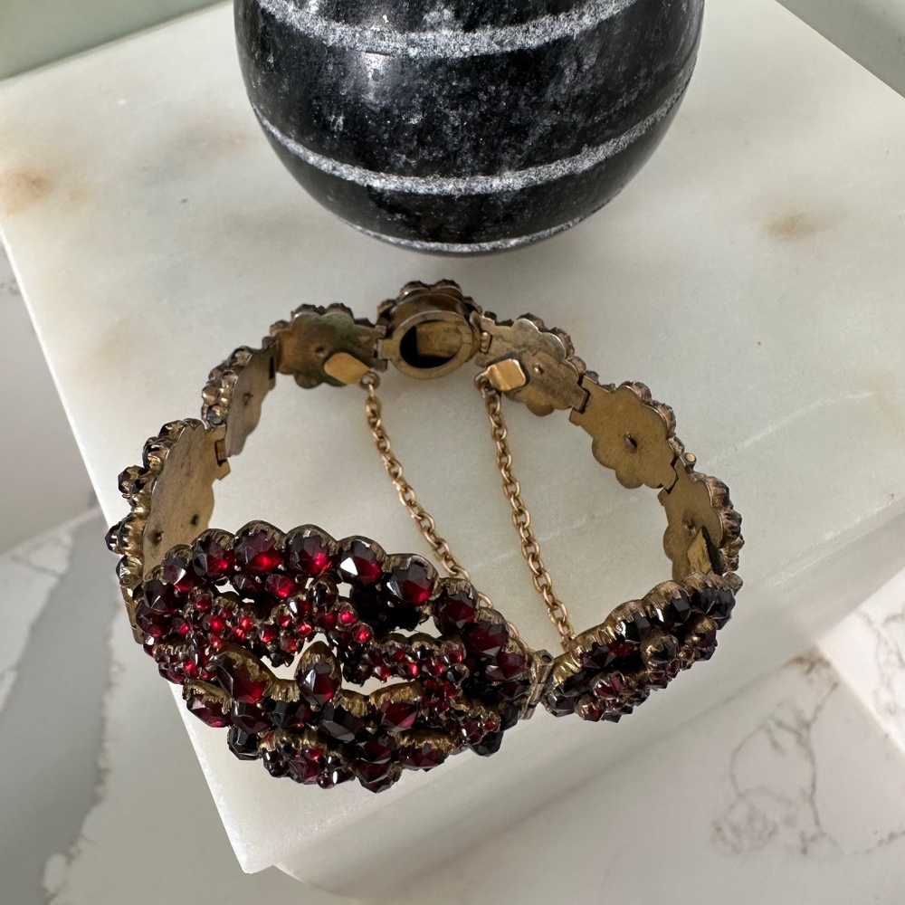 Victorian Antique Bohemian Garnet Flower Bracelet with clasp - RARE - Picture 10 of 10